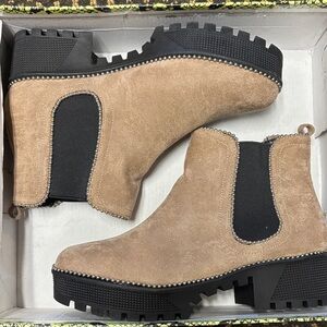 Never worn!!!! Cape Robbin Tilda Ankle Boots